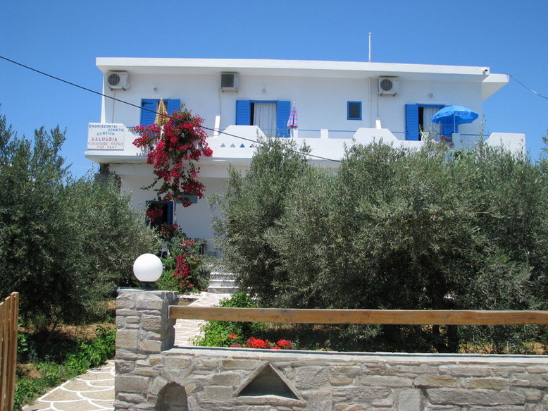 ANTIPAROS: RANIA
