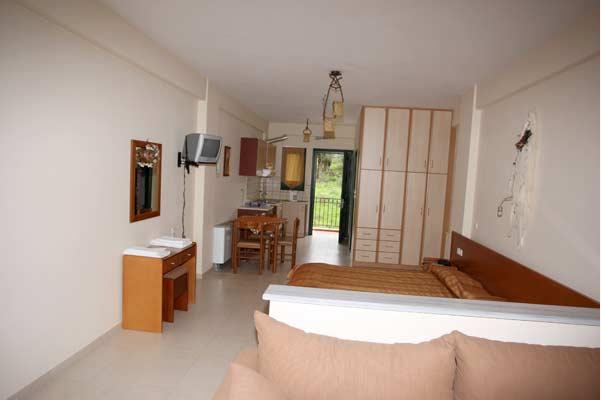 Koronisia: Koronisia Let Rooms