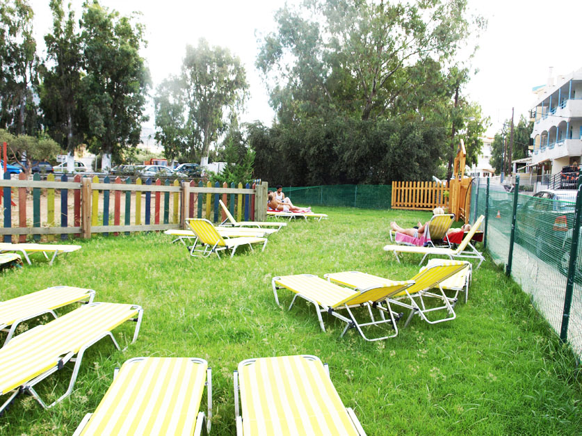 Eleftheriou Venizelou Street: Haris Apartments