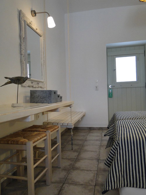 ANTIPAROS: MIKE'S PLACE