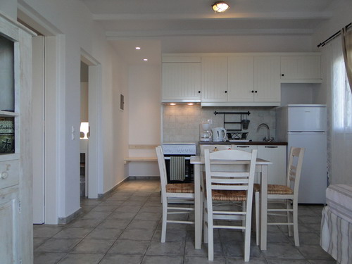 ANTIPAROS: MIKE'S PLACE