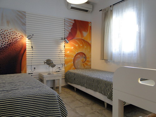 ANTIPAROS: MIKE'S PLACE