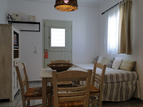 ANTIPAROS: MIKE'S PLACE