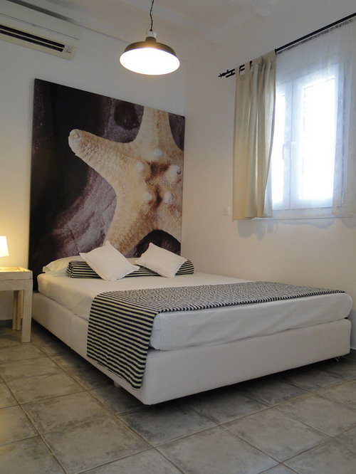ANTIPAROS: MIKE'S PLACE
