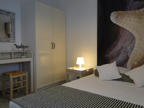 ANTIPAROS: MIKE'S PLACE