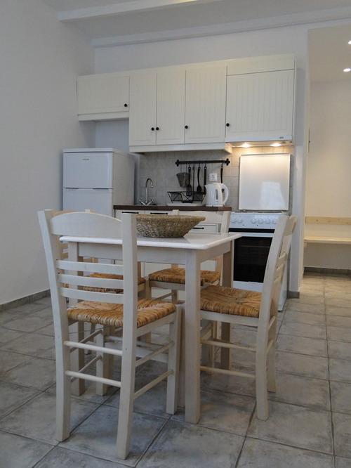 ANTIPAROS: MIKE'S PLACE