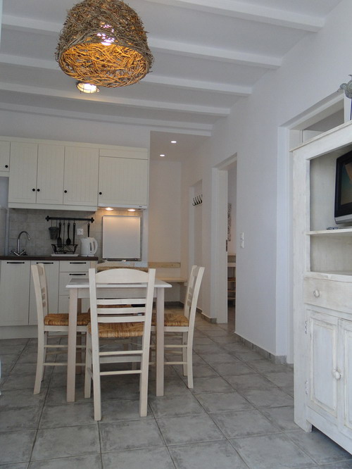 ANTIPAROS: MIKE'S PLACE