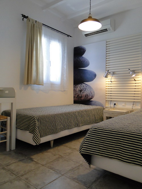 ANTIPAROS: MIKE'S PLACE
