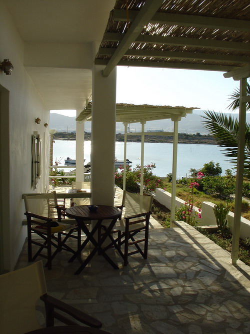 ANTIPAROS: MIKE'S PLACE