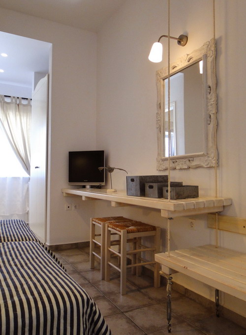 ANTIPAROS: MIKE'S PLACE