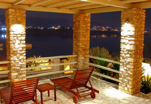 ANTIPAROS: MIKE'S PLACE