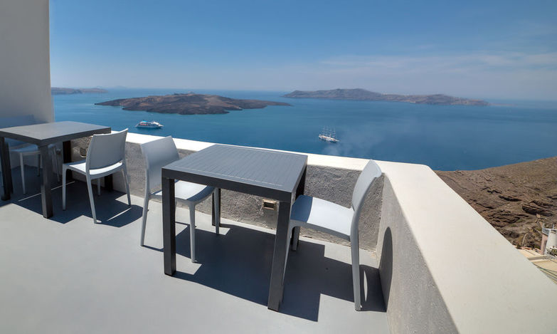 Fira: Santorini Royal Suites